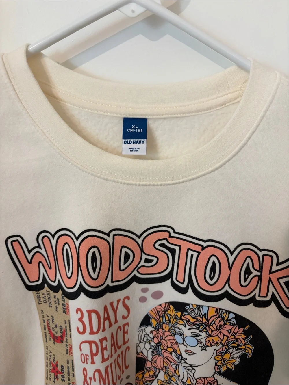 Old Navy Cream Woodstock Graphic Crewneck Sweatshirt